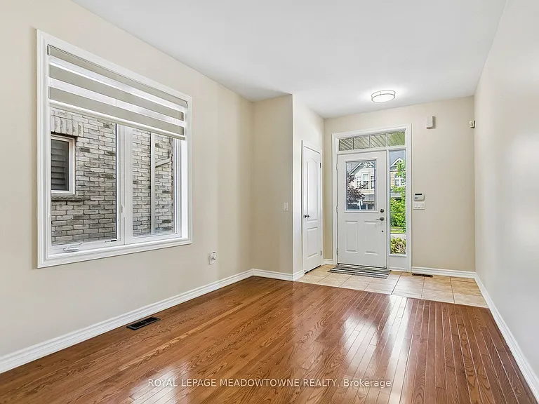 15 Learmont Ave #UPPER — Photo 6