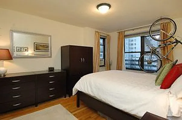 Rented by Douglas Elliman | media 27