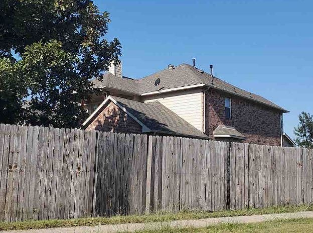 2nd image of 4504 Woodcrest Ln