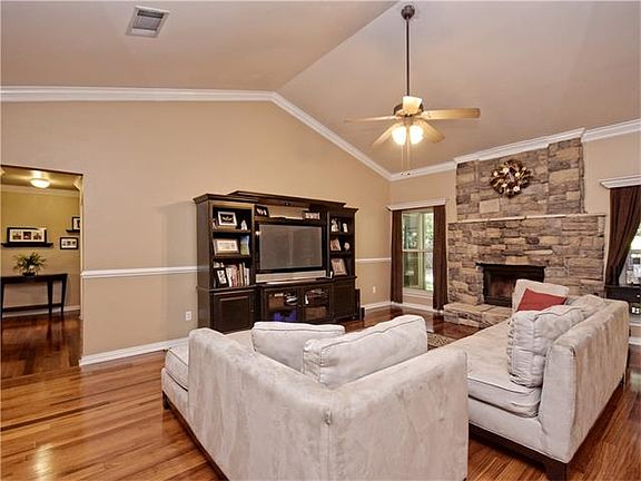 4th image of 1906 Oakview Dr