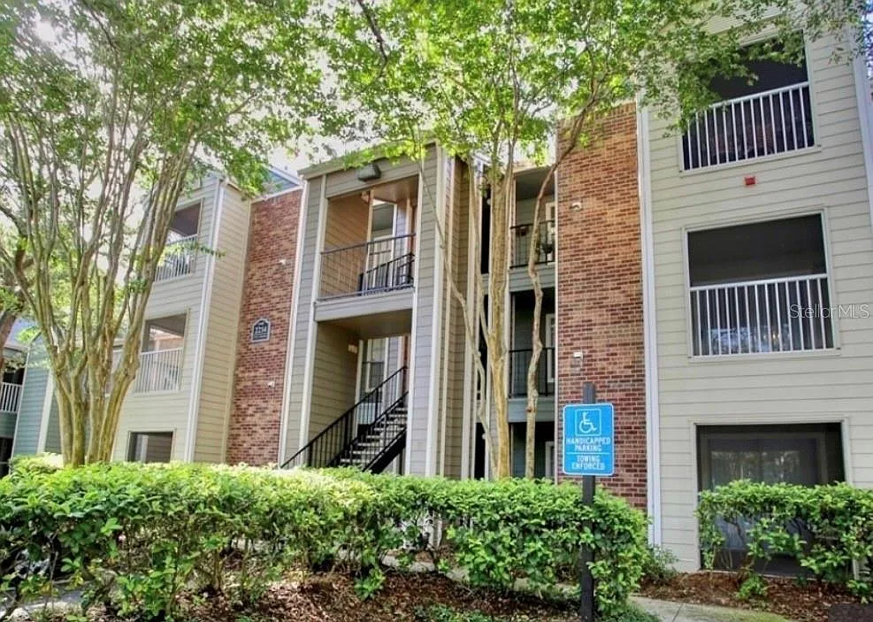 1 bed, 1.0 bath, 605 sqft, $1,550 — Photo 1