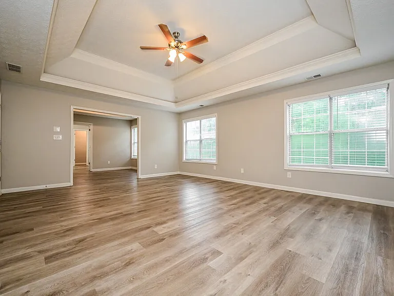 135 Stratmore Pl — Photo 10