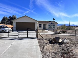 10744 S Paradise Trails Rd, Yucca, AZ 86438