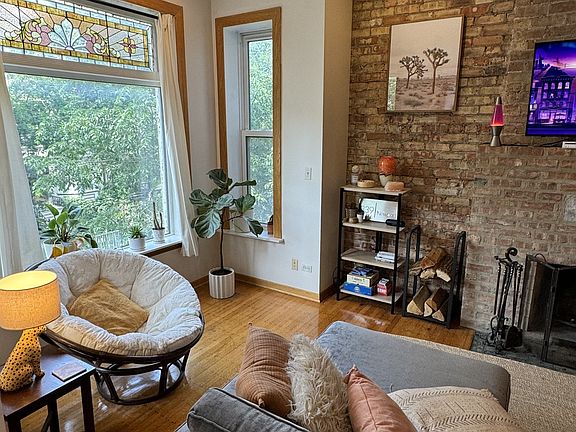 2nd image of 839 W Newport Ave APT 2