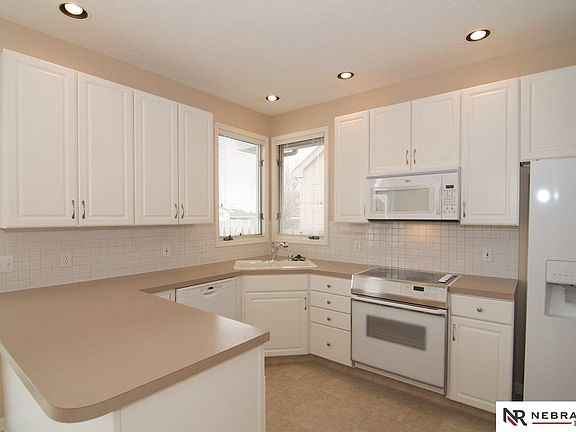 4th image of 2612 Tulip Ln