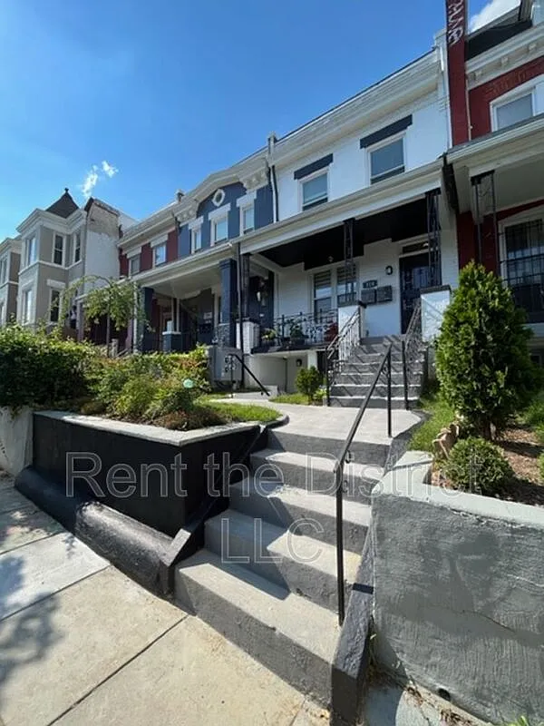 3 bed, 2.5 bath, $3,495 — Photo 1