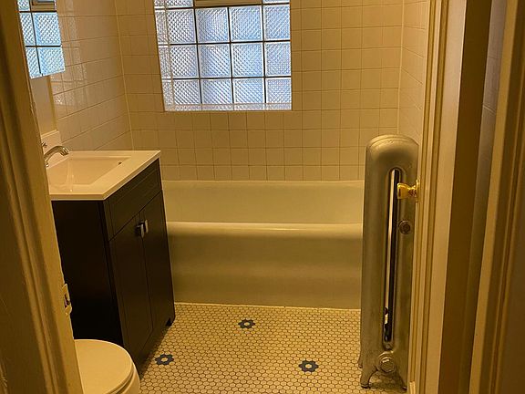 4th image of 6116 S Whipple St #1