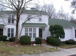 102 Planetree Ln, Cary, NC 27511