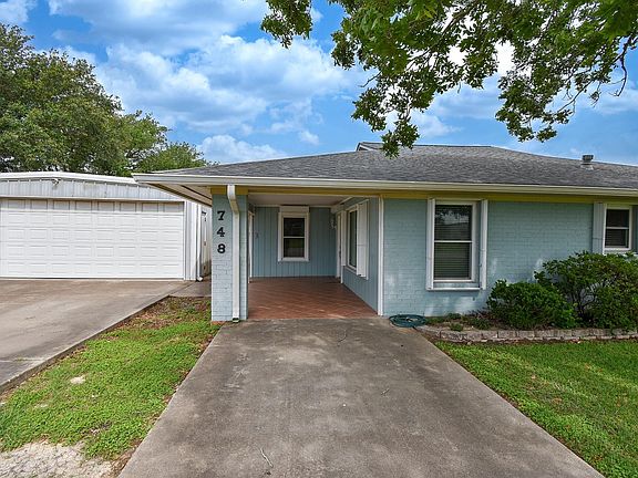 3rd image of 748 W Bayshore Dr
