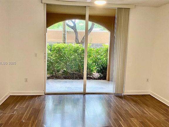 4th image of 19901 E Country Club Dr #2103