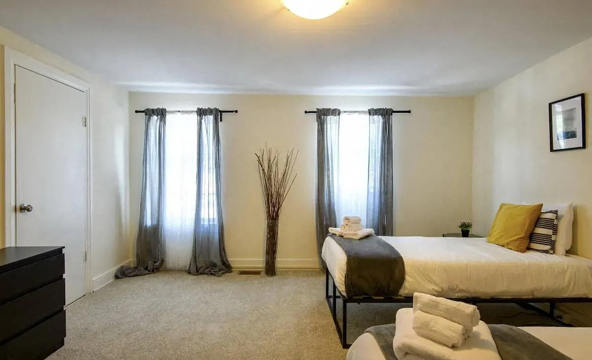 4219 Main Street — Photo 3