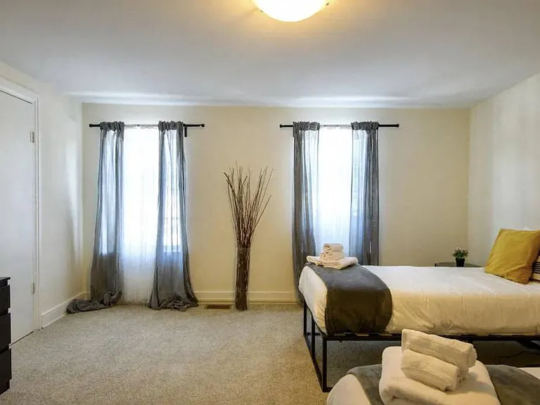 4219 Main Street — Photo 3