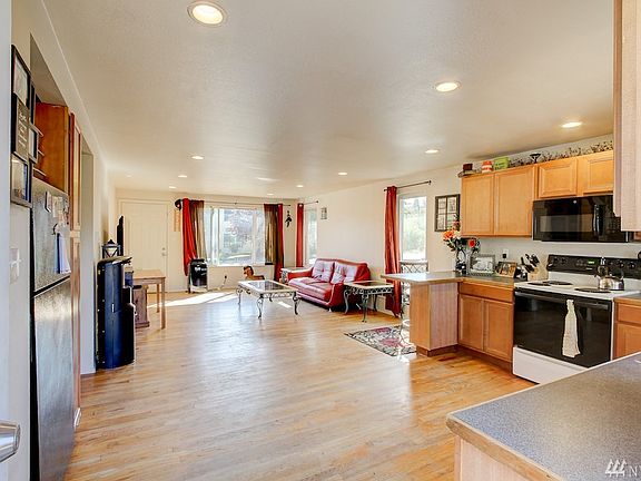 2nd image of 5120 5122 Hyada Blvd NE