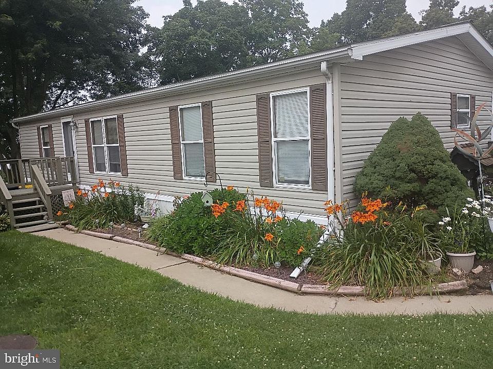 1st image of 822 Sunny Ln