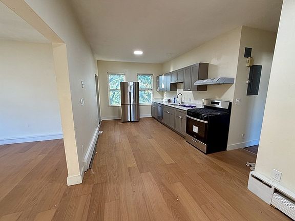 5th image of 29 Astoria St Floor 3