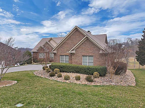 3rd image of 915 Timberline Dr