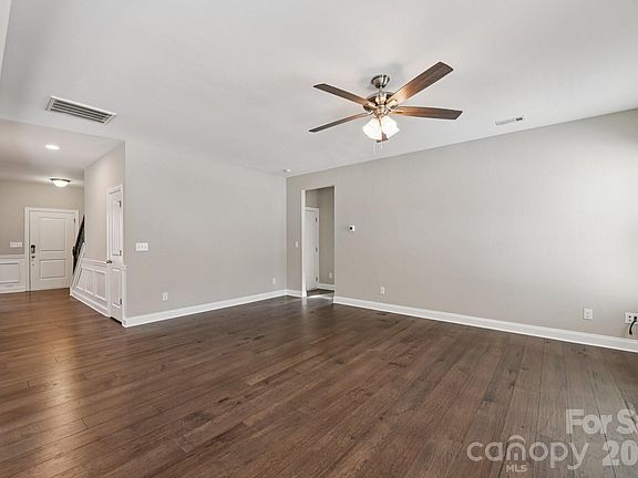 5th image of 139 Pine Eagle Dr