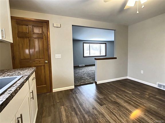 5th image of 37 Strasbourg Dr