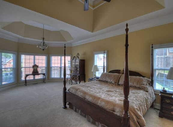 5th image of 605 Regent Park Dr