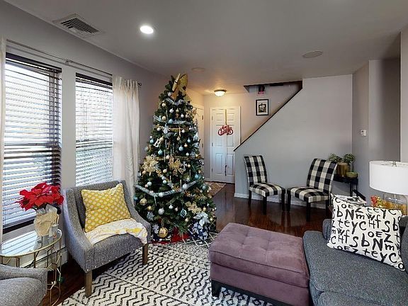 4th image of 4 Pinegrove Ave