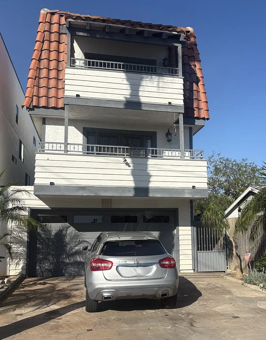 3 bed, 2900 sqft, $4,950 — Photo 1