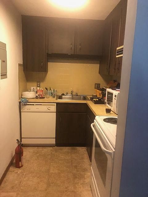 2nd image of 11 Adelaide Rd APT 3
