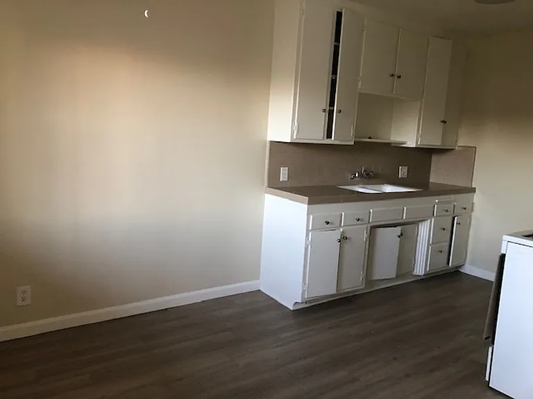 1834 Pine Ave — Photo 16