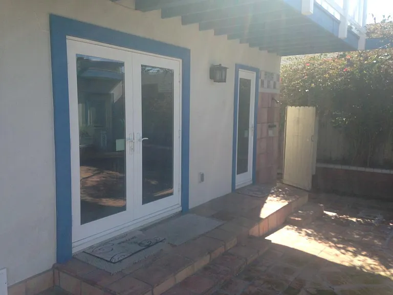 PATIO DOORS MINI BLINDS SHOWER FAR RT
