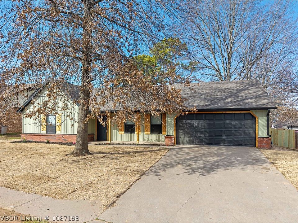 1st image of 2300 Pine Ln