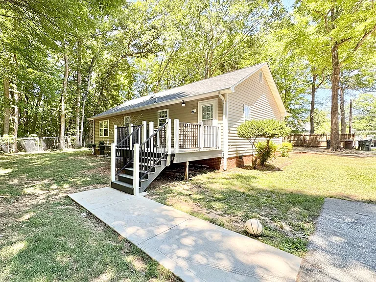 3807 Baylor St #B — Photo 13