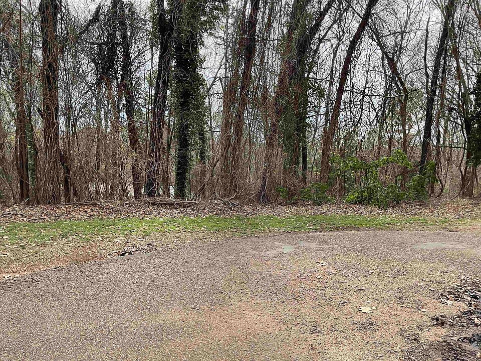 1st image of 950 Rock Ledge Rd