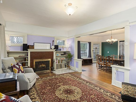 5th image of 3105 SE Washington St