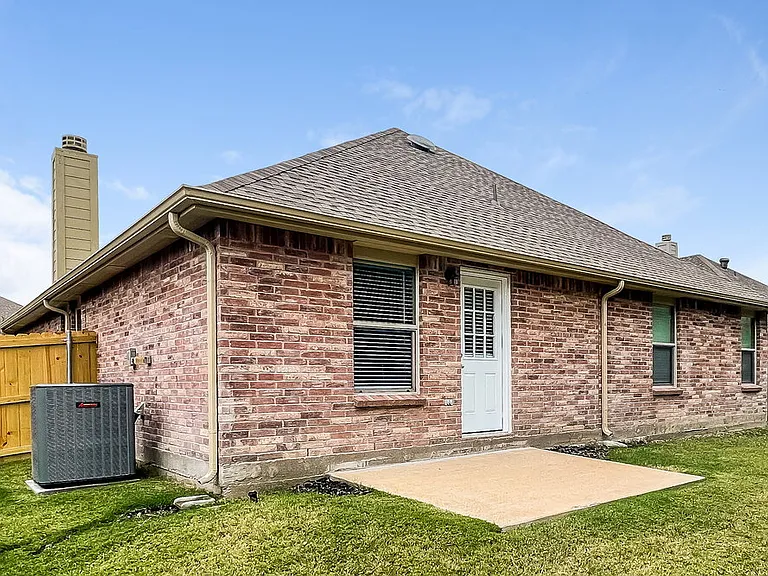 536 Laurel Ln — Photo 15