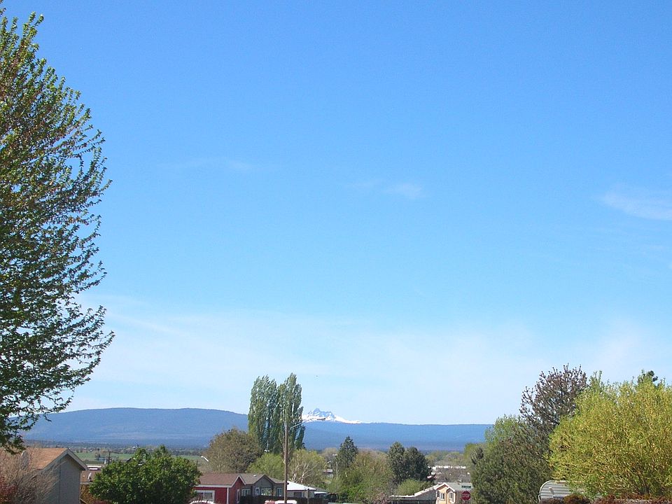 2nd image of 623 Grandview Ln