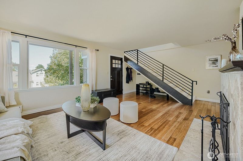5th image of 5632 42nd Avenue SW