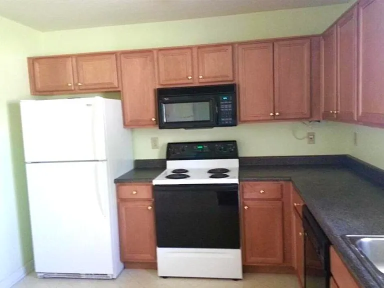 805 Mickey Ln — Photo 2