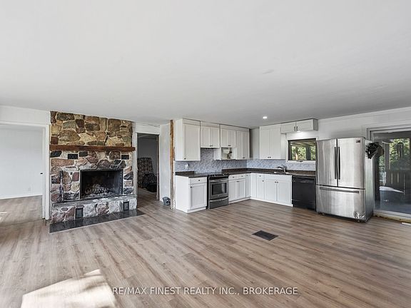 5th image of 1523 Lake Rd