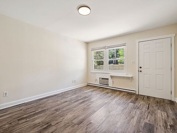 4th image of 114 Estes Dr #C