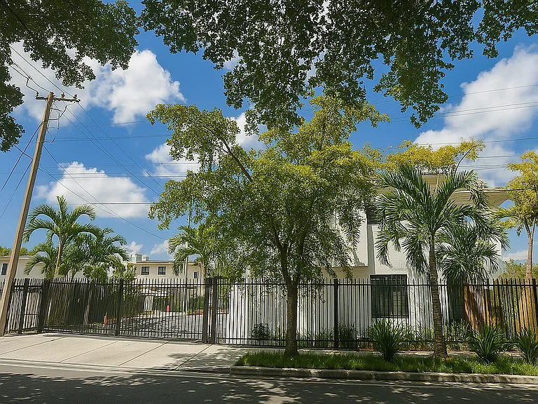 32 NW 17th Ct #32 — Photo 9