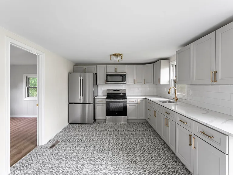 284 Ellicott Rd — Photo 6
