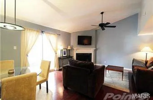 1432 Peacock Ln — Photo 4