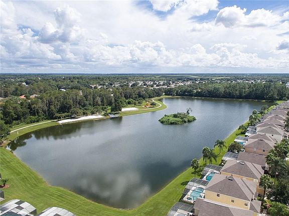5th image of 975 Lake Berkley Dr