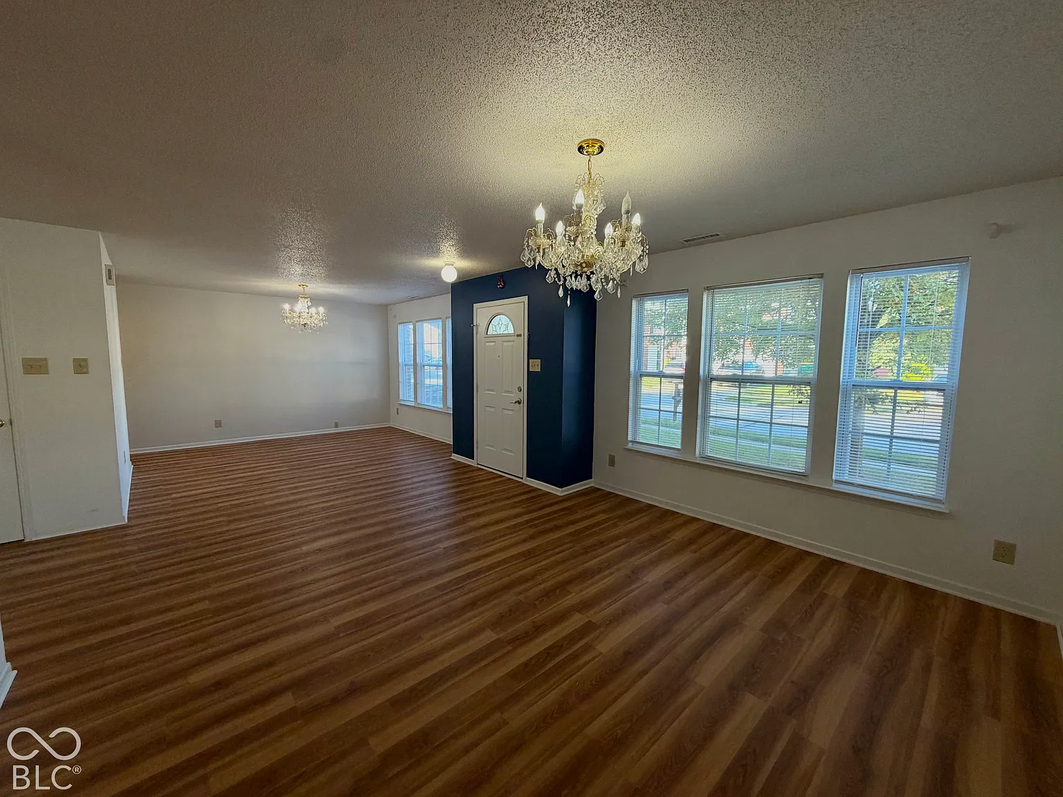 4 bed, 2.5 bath, 3026 sqft, $2,100 — Photo 2