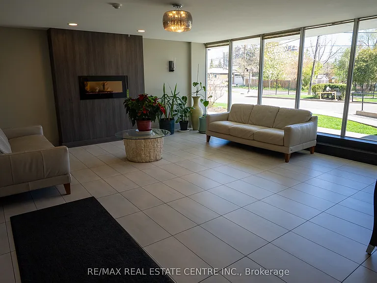 1100 Caven St #704 — Photo 23