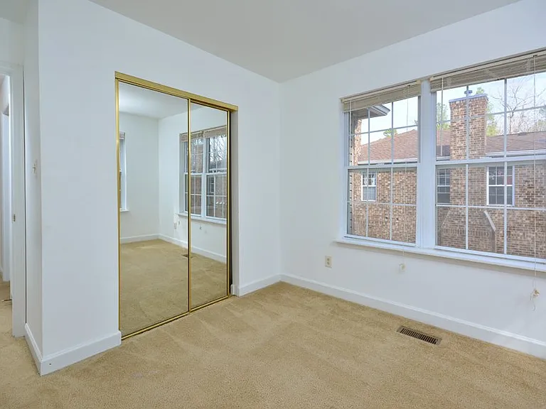 425 Summerwalk Cir — Photo 31