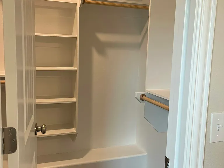 501 Honeysuckle Ln — Photo 9