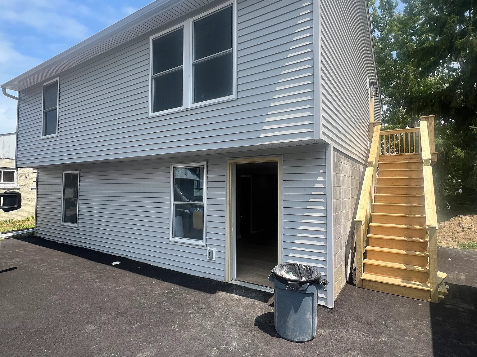 520 Eagle St — Photo 2