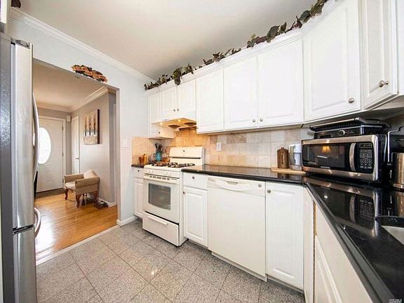 3rd image of 217 Princess St
