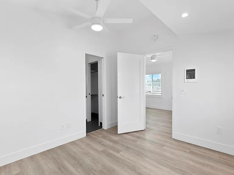 802-812 El Carmel Pl #808 — Photo 9