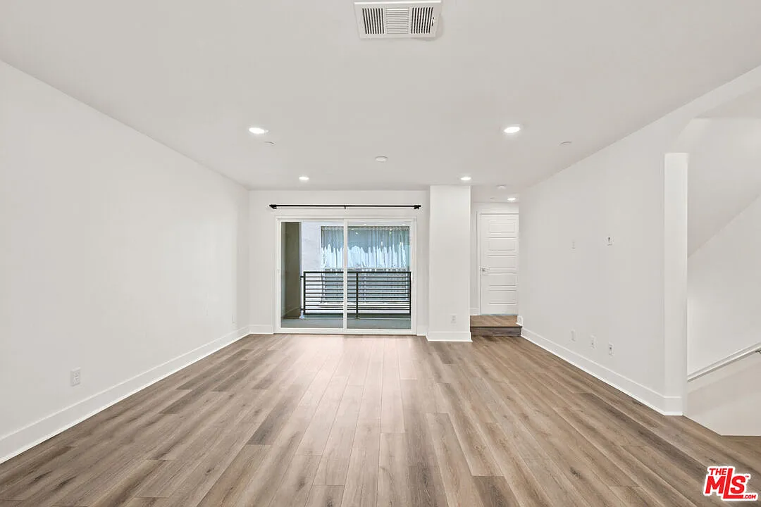 4 bed, 4.0 bath, 1796 sqft, $5,200 — Photo 4